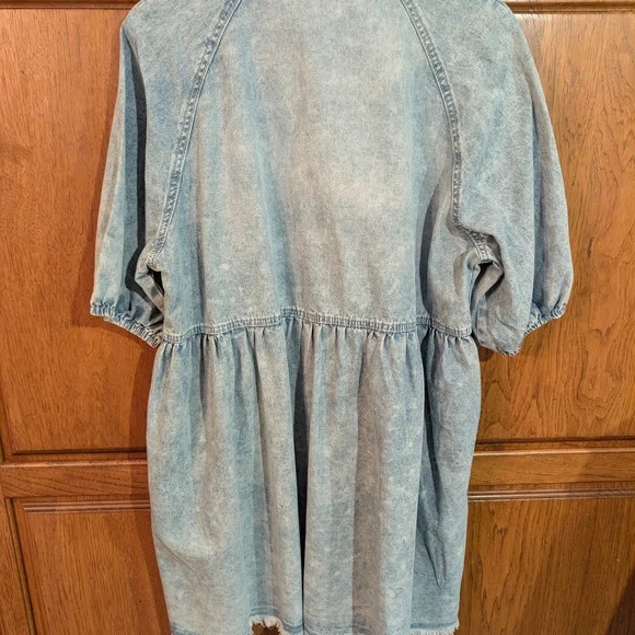 Veveret Light Wash Jean Denim Dress - Picture 3 of 3
